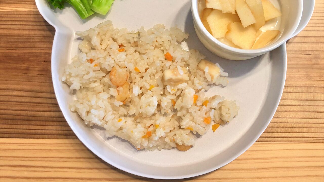 お米と具材を一緒に炊飯器で炊くだけでできるピラフは、朝時短できて、こどもが野菜を美味しく食べられるので、ワーママが作る朝食におすすめです。