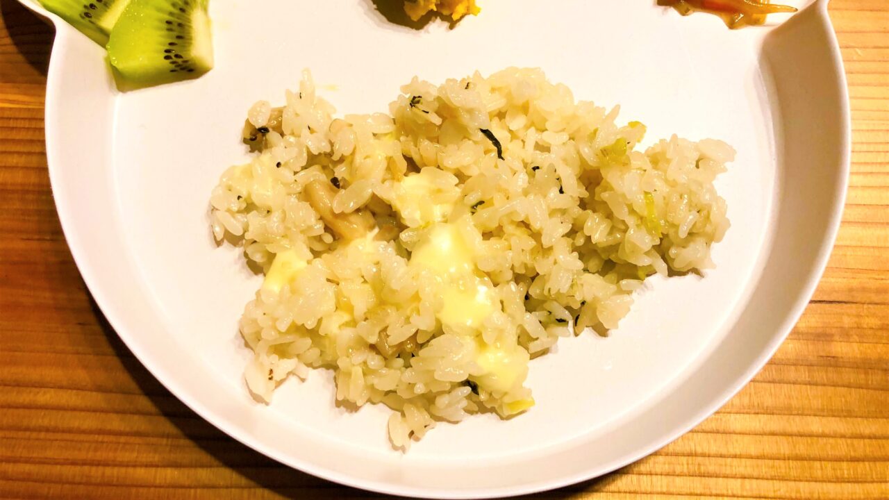 お米と具材を一緒に炊飯器で炊くだけでできるリゾットは、朝時短できて、こどもが野菜を美味しく食べられるので、ワーママが作る朝食におすすめです。